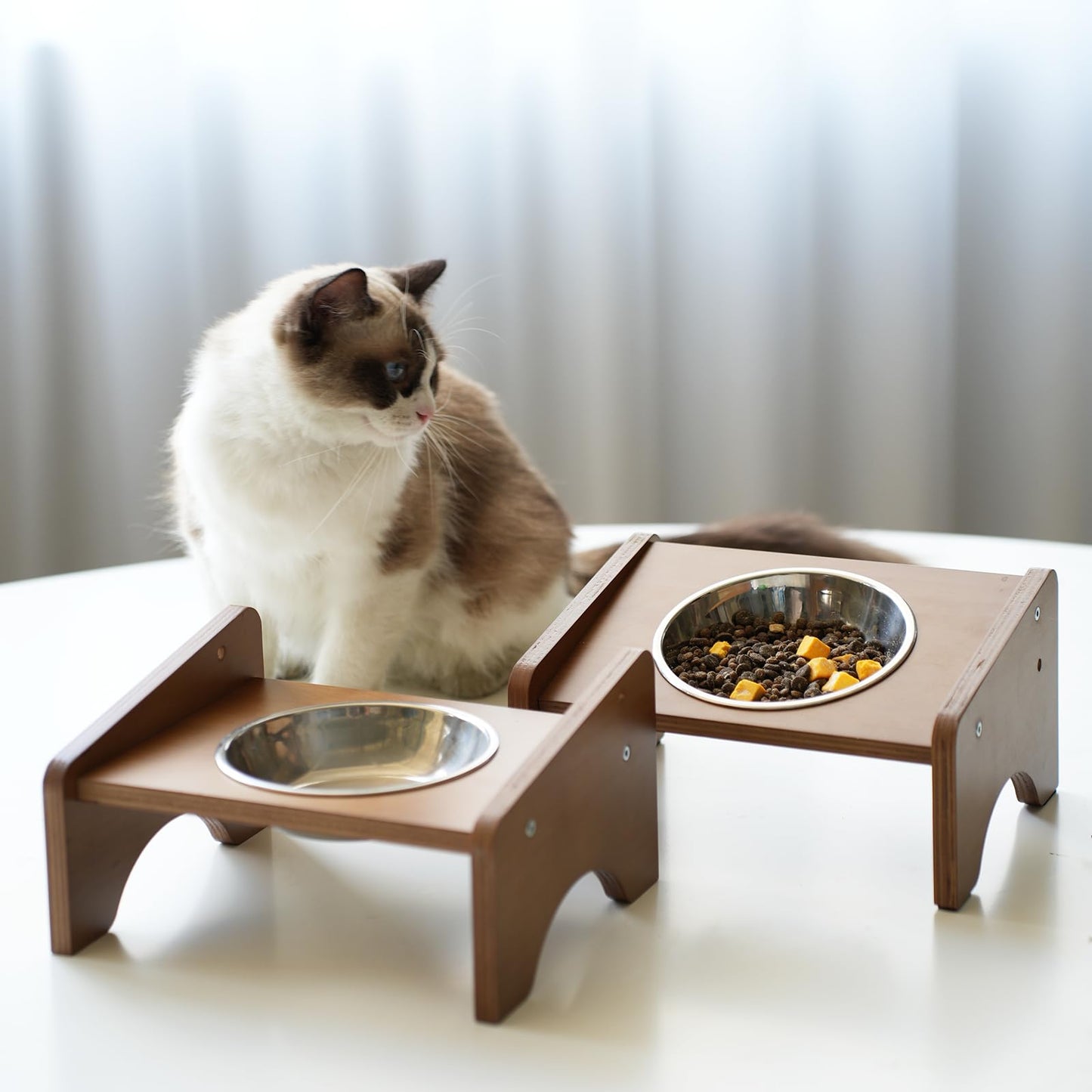 Elevated Stainless Steel Raised Food and Water Bowls, 15 Tilted Anti Vomiting, Dishwasher Safe, Non-Slip, Suitable for Cats and Puppies (Brown) - 2 Pack